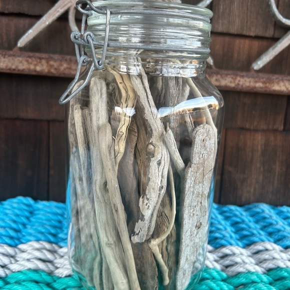 Montauk drift wood handpicked from the beaches of Montauk in a vintage jar - Picture 6 of 7